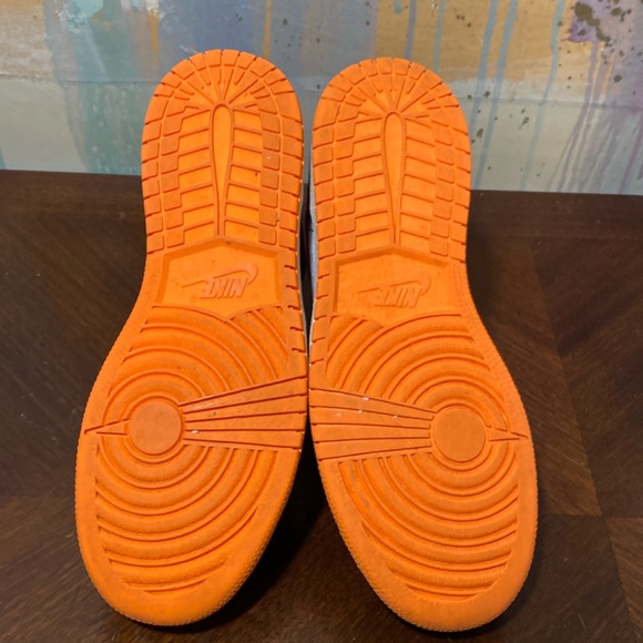 Jordan 1 Retro Tasmanian Devil  Phoenix Suns Court Purple/Bright Crimson… - Picture 6 of 6